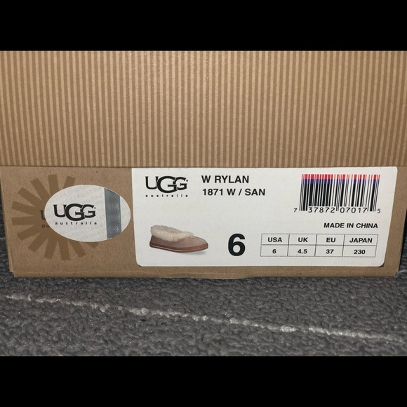 COPY - UGG rylan slipper - Picture 2 of 8